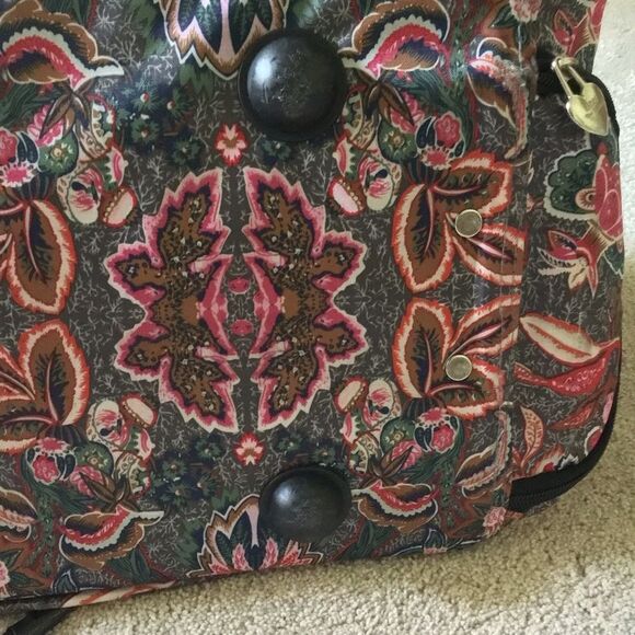 Kathy Van Zeeland Floral Patterned Women's Overnight Bag - Picture 9 of 14